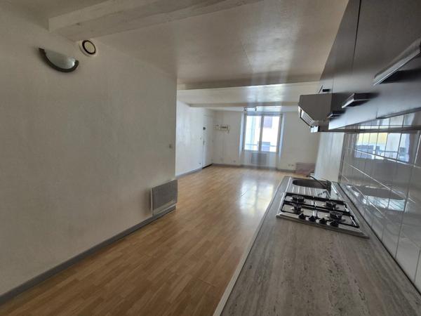 Vente                                                      Appartement
                        
                     2 pièces                      45 m2                     à Le Luc