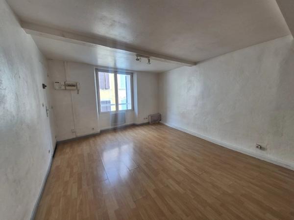 Vente                                                      Appartement
                        
                     2 pièces                      45 m2                     à Le Luc