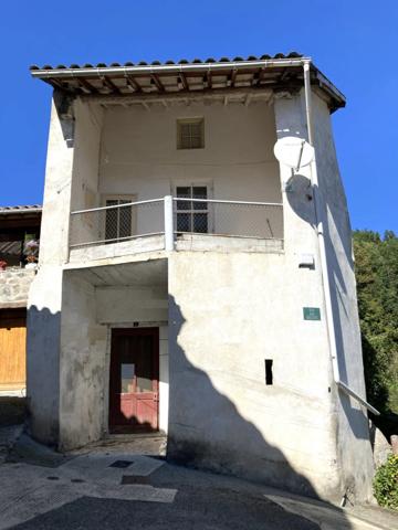 Maison traditionnelle à RENOVER 5 pièces - 69 m² hab. (105 utiles)