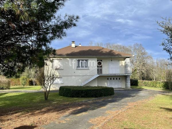 Maison + ferme rénovée sur 1 ha avec bois