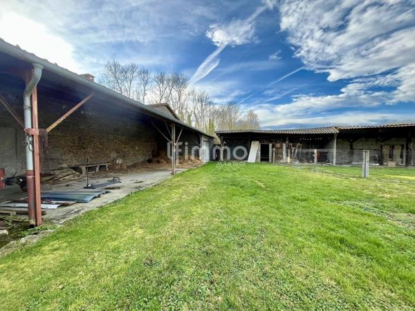 Maison + ferme rénovée sur 1 ha avec bois