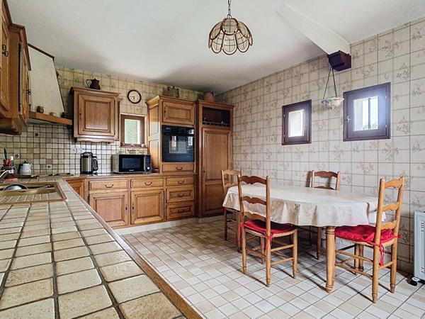 Maison ancienne avec dépendance et jardin !