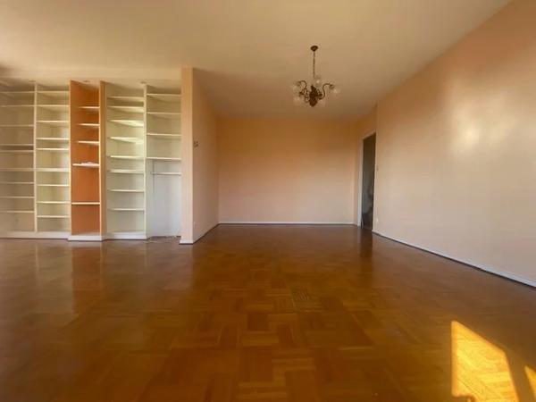 APPARTEMENT T2 A LOUER - ST GENIS LAVAL Centre-Bourg 69.5 m 2 975 € charges comprises par mois