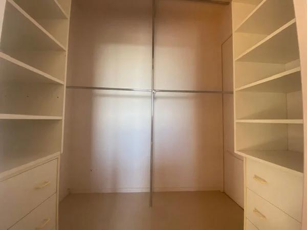 APPARTEMENT T2 A LOUER - ST GENIS LAVAL Centre-Bourg 69.5 m 2 975 € charges comprises par mois
