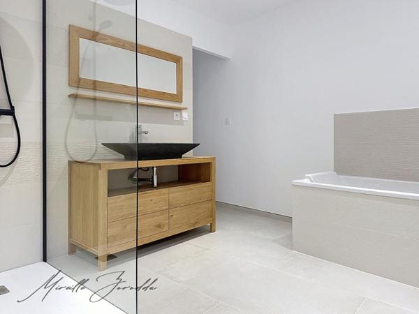 Jonquieres Saint Vincent Maison 5 pièces  177 m² avec exterieur et garage