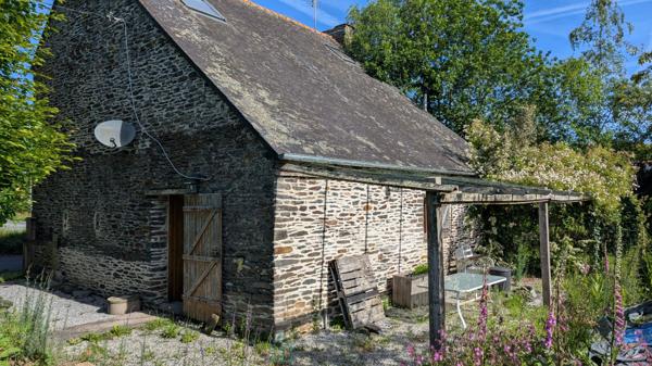 Maison en pierres avec jardin, verger et terrain