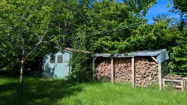 Maison en pierres avec jardin, verger et terrain