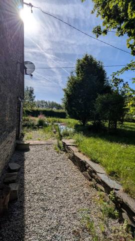 Maison en pierres avec jardin, verger et terrain