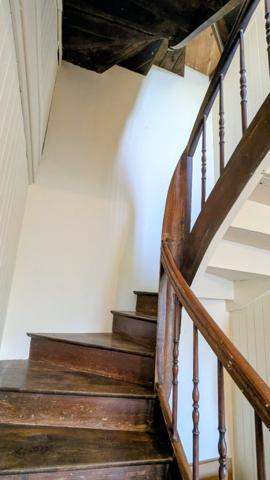 Maison en pierres avec jardin, verger et terrain