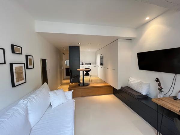 A louer Studio 25m2 entièrement meublé  en plein centre  d'Aix En Provence 13100