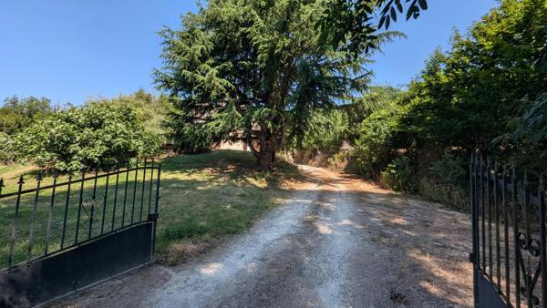 Vente                                                      Maison
                        
                     8 pièces                      228 m2                     à Pierrefitte-Ès-Bois