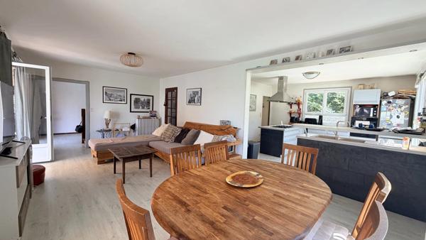 Vente                                                      Maison
                        
                     8 pièces                      228 m2                     à Pierrefitte-Ès-Bois