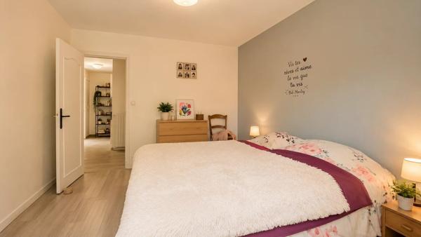 Vente                                                      Maison
                        
                     8 pièces                      228 m2                     à Pierrefitte-Ès-Bois