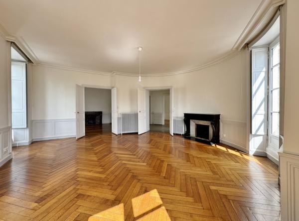 Appartement  5 pièce(s)  3 chambre(s)  156.38 m²