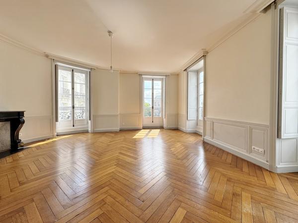 Appartement  5 pièce(s)  3 chambre(s)  156.38 m²
