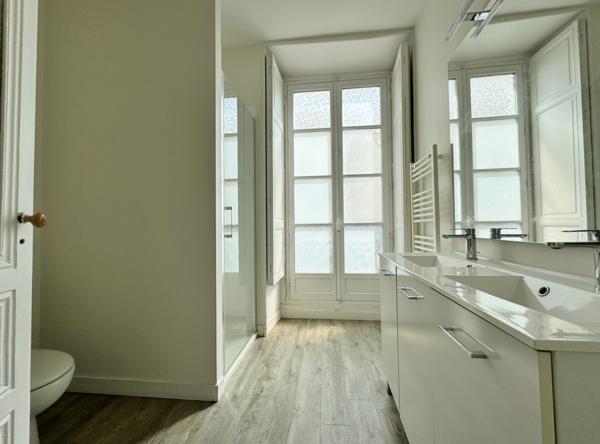 Appartement  5 pièce(s)  3 chambre(s)  156.38 m²