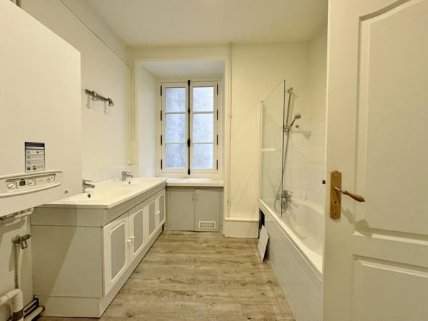 Appartement  5 pièce(s)  3 chambre(s)  156.38 m²