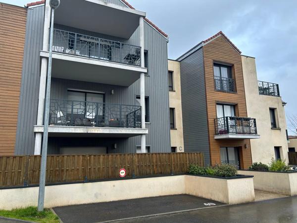 Location                                                      Appartement
                        
                     2 pièces                      45 m2                     à Le Coudray