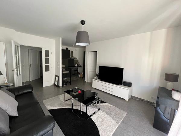 Location                                                      Appartement
                        
                     2 pièces                      45 m2                     à Le Coudray