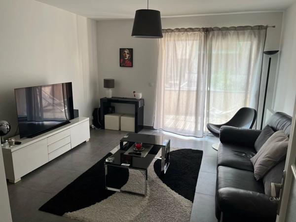 Location                                                      Appartement
                        
                     2 pièces                      45 m2                     à Le Coudray