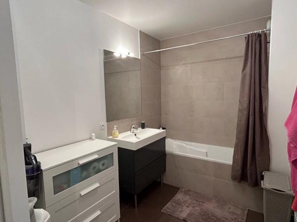 Location                                                      Appartement
                        
                     2 pièces                      45 m2                     à Le Coudray