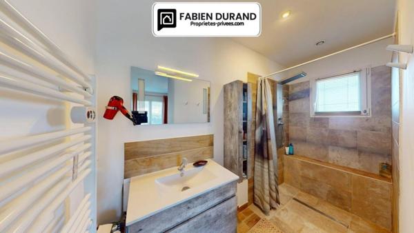 Villa contemporaine de 2021  Piscine balinaise  panneaux solaires  Draguignan