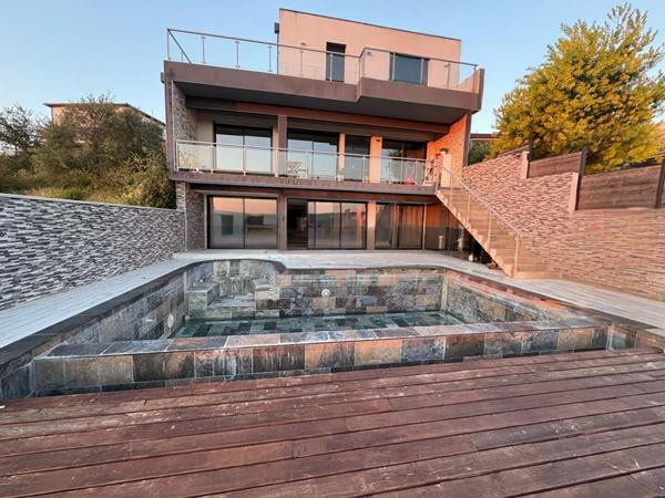 Maison Meze 7 pièce(s) 266 m2