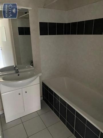 Appartement à louer 2 pièces 48.1m² Niort (79000)