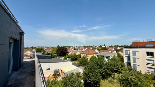 APPARTEMENT F2 À ATHIS-MONS, DERNIER ÉTAGE AVEC TERRASSE