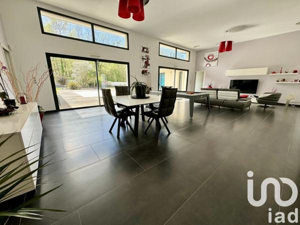 Maison 7 pièces de 218 m² à La Brède (33650)