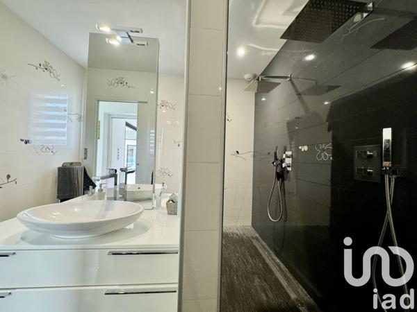 Maison 7 pièces de 218 m² à La Brède (33650)