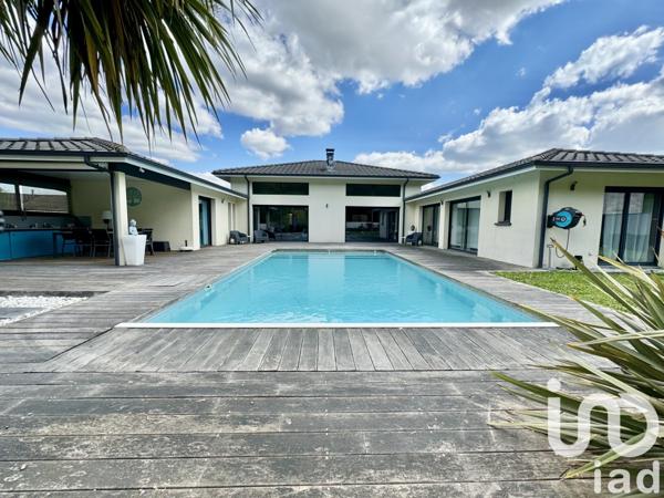 Maison 7 pièces de 218 m² à La Brède (33650)