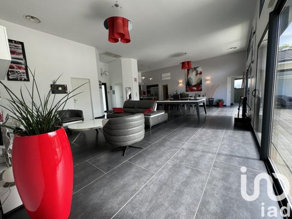 Maison 7 pièces de 218 m² à La Brède (33650)