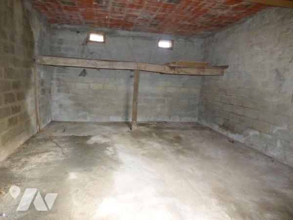 Centre, garage pour un véhicule