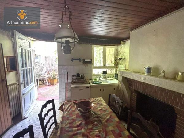 Vente                                                      Maison de village
                        
                     6 pièces                                         à Sainte-Bazeille