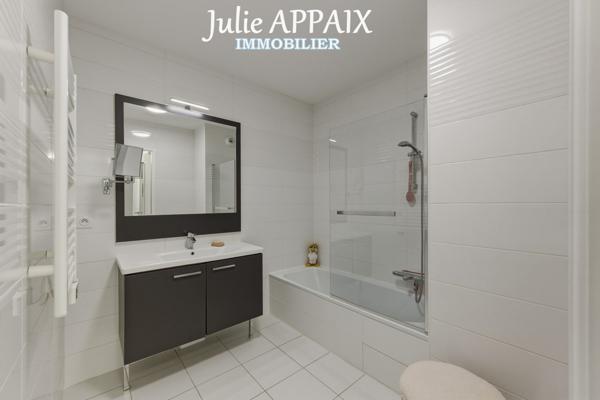 Saint-Raphaël (83700) APPARTEMENT 4 PIECES DERNIER ETAGE AVEC UNE GRANDE TERRASSE, GARAGE, CAVE ET PLACE DE PARKING PRIVATIVE