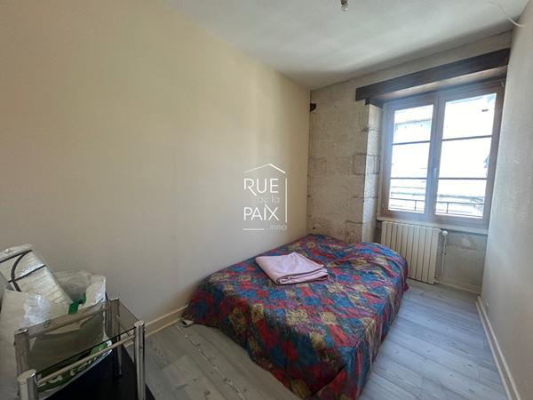 79400 SAINT MAIXENT L ECOLE À VENDRE - IMMEUBLE MIXTE CENTRE-VILLE - 163 m² - IDÉAL INVESTISSEUR