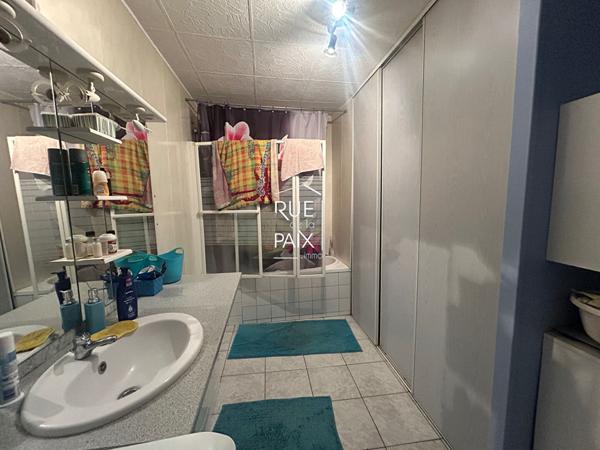 79400 SAINT MAIXENT L ECOLE À VENDRE - IMMEUBLE MIXTE CENTRE-VILLE - 163 m² - IDÉAL INVESTISSEUR