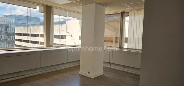 Bureau de 25 m2 à louer à Cergy Préfecture