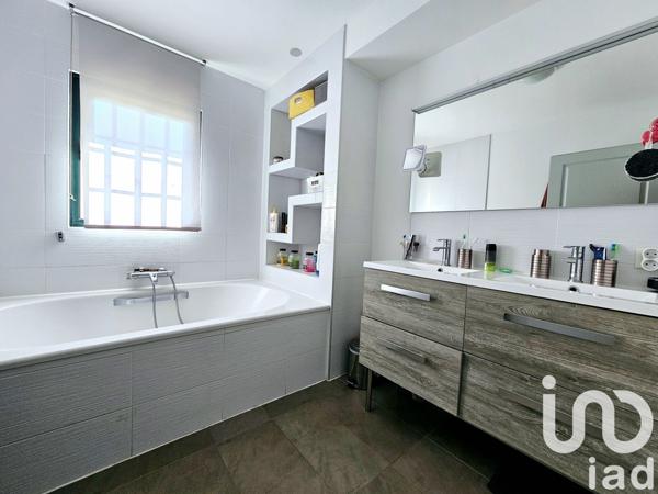 Maison 4 pièces de 120 m² à Alénya (66200)