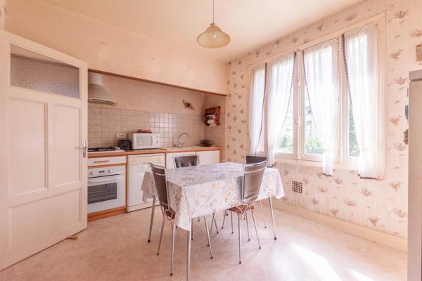 Vente                                                      Maison
                        
                     4 pièces                      93 m2                     à Clermont-Ferrand