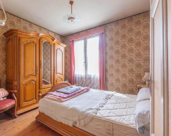 Vente                                                      Maison
                        
                     4 pièces                      93 m2                     à Clermont-Ferrand