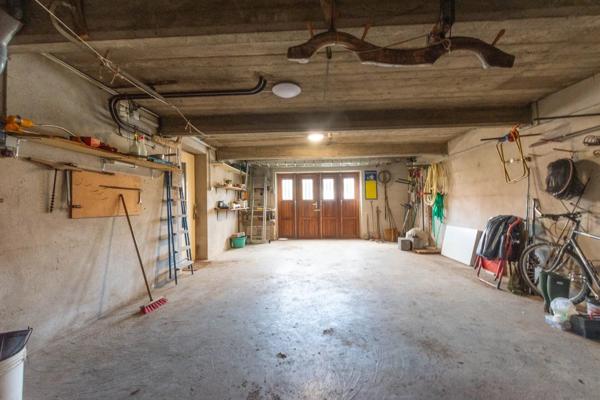 Vente                                                      Maison
                        
                     4 pièces                      93 m2                     à Clermont-Ferrand