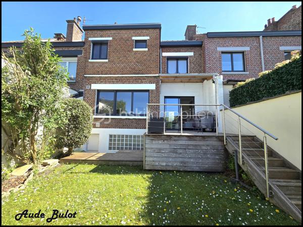 Dès l’entrée, vous serez séduit par un salon-séjour lumineux, ouvert sur une agréable terrasse et un jardin ensoleillé, parfaits pour vos moments de détente ou de convivialité.
La cuisine dînatoire de 15 m², conviviale, offre également une vue jardin.

Côté nuit :
Au 1er étage, 3 chambres ainsi qu’une salle de bain complète avec baignoire, douche, double vasque et WC.
Au 2ème étage, une mezzanine et une chambre supplémentaire viennent compléter l’ensemble.

Les + : cellier, lingerie, cave, garage et abri de jardin.

À proximité immédiate des commerces et à seulement 3 minutes à pied de multiples lignes de bus (Gares de Lille accessibles en moins de 15 minutes), cette maison est une véritable invitation à poser vos valises.
Une maison prête à vivre