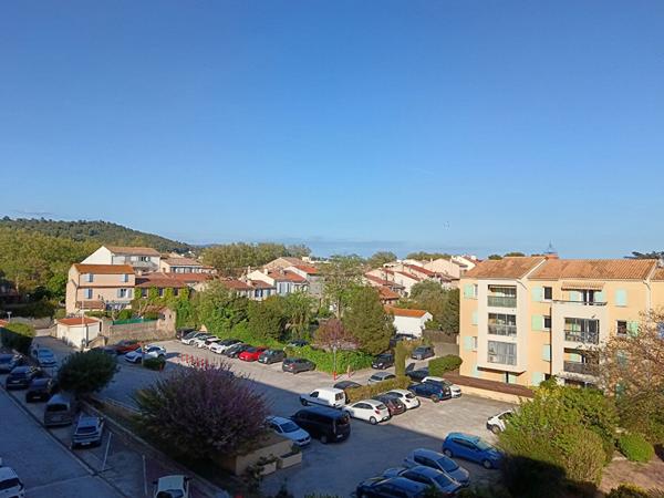 Six-fours les plages Appartement T2 de 50 m² au 3ème étage avec cave de 4 m²