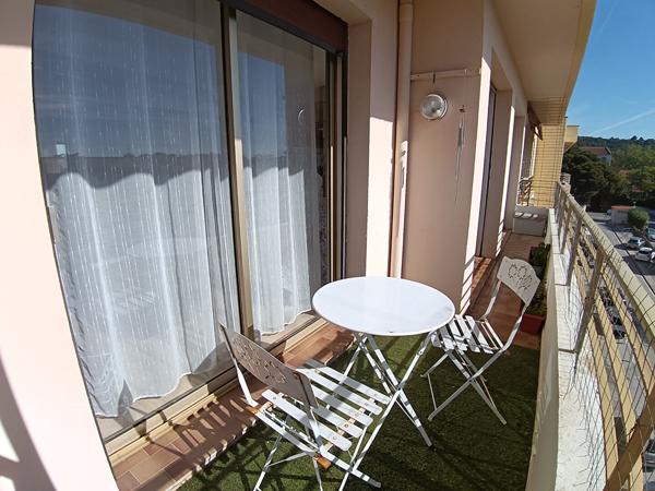 Six-fours les plages Appartement T2 de 50 m² au 3ème étage avec cave de 4 m²