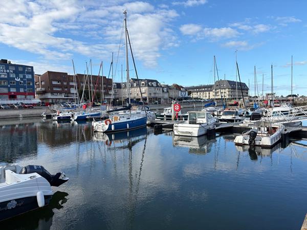 COURSEULLES SUR MER - proche centre ville et plage - appartement F2