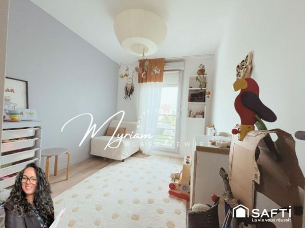 À Antony, dans une rue tranquille, une maison récente (2021 – RT2012)