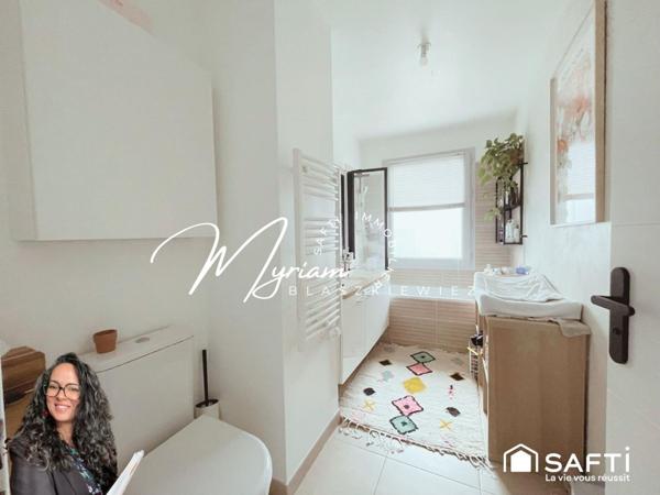 À Antony, dans une rue tranquille, une maison récente (2021 – RT2012)