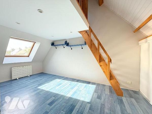 Située au fond d'une impasse au calme, maison familiale de 138m² habitable (160m² au sol) expos...